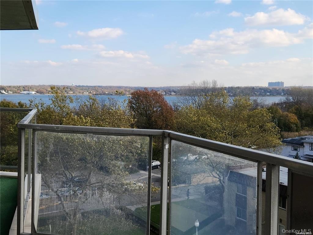 Bayside, New York, 11360, United States, 2 Bedrooms Bedrooms, ,2 BathroomsBathrooms,Residential,For Sale,2049327