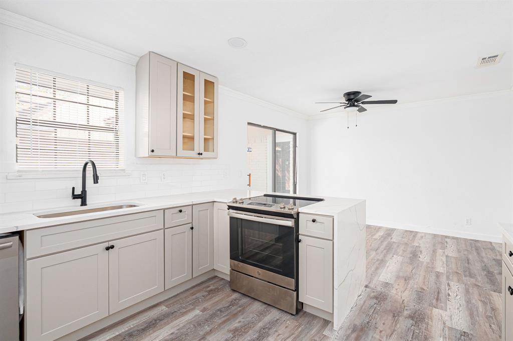 Dallas, Texas, 75214, United States, 3 Bedrooms Bedrooms, ,2 BathroomsBathrooms,Residential,For Sale,1987493