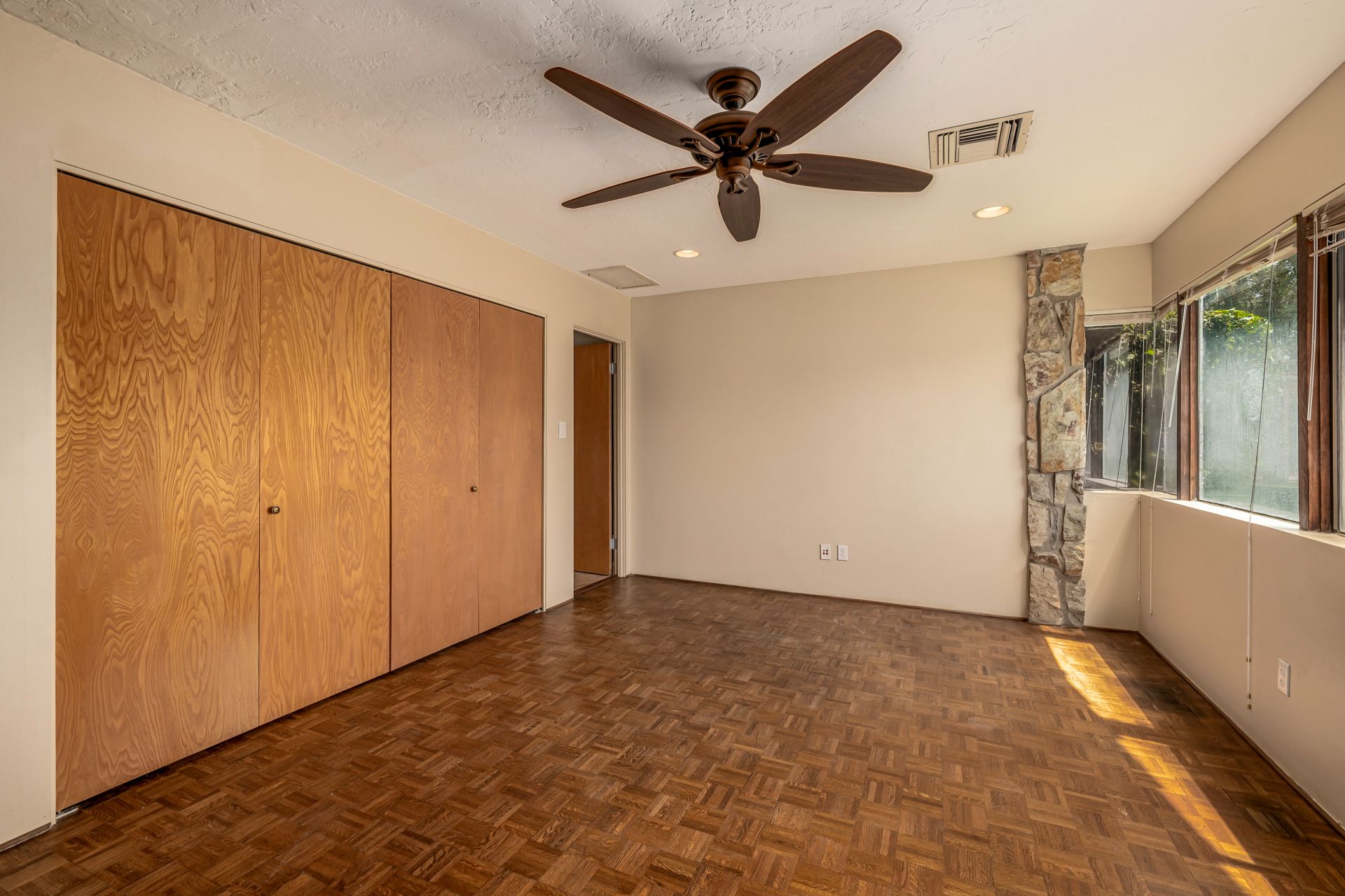 Paradise Valley, Arizona, 85253, United States, 4 Bedrooms Bedrooms, ,8 BathroomsBathrooms,Residential,For Sale,1914345