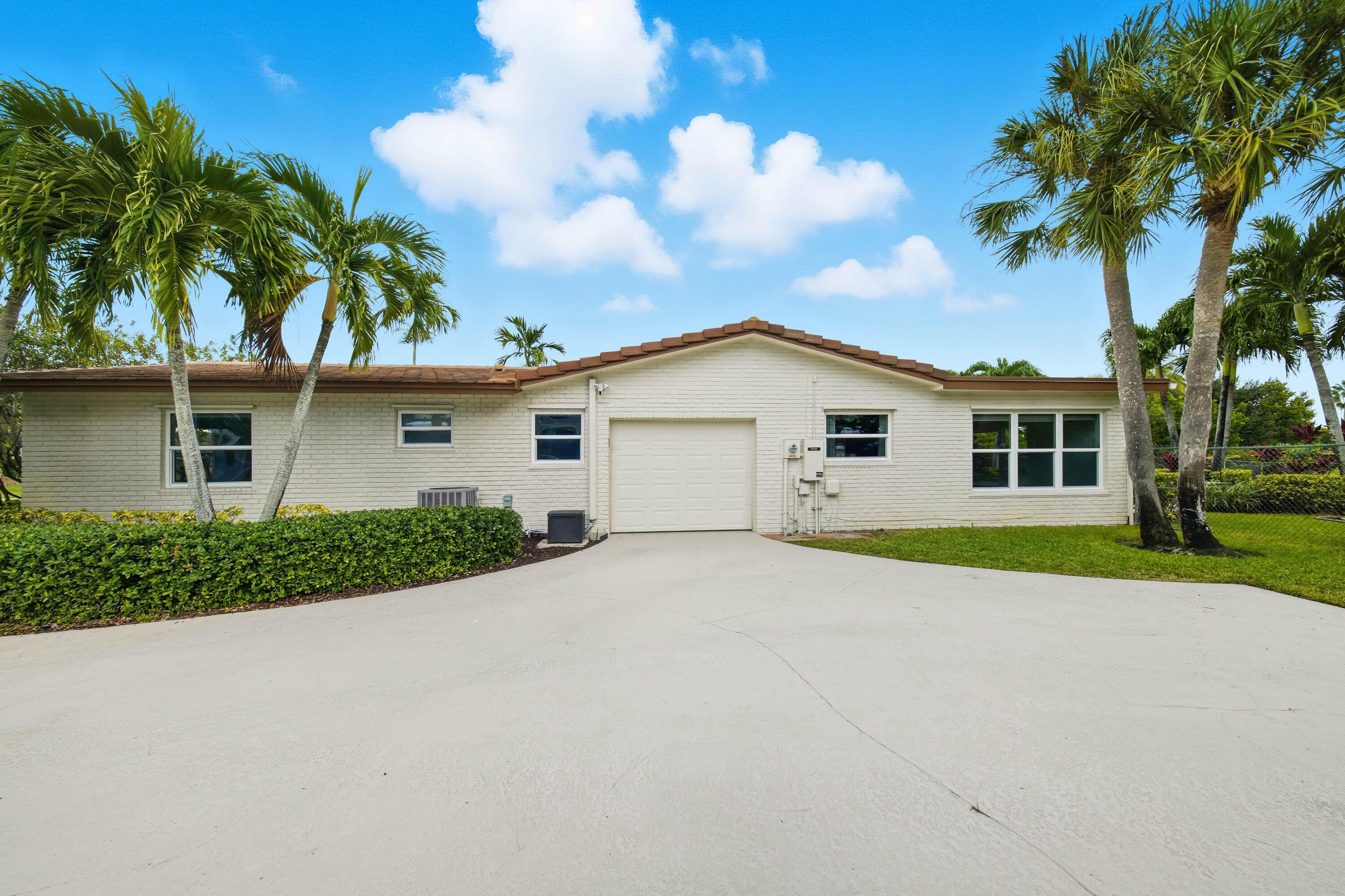 Royal Palm Beach, Florida, 33411, United States, 3 Bedrooms Bedrooms, ,3 BathroomsBathrooms,Residential,For Sale,1970121