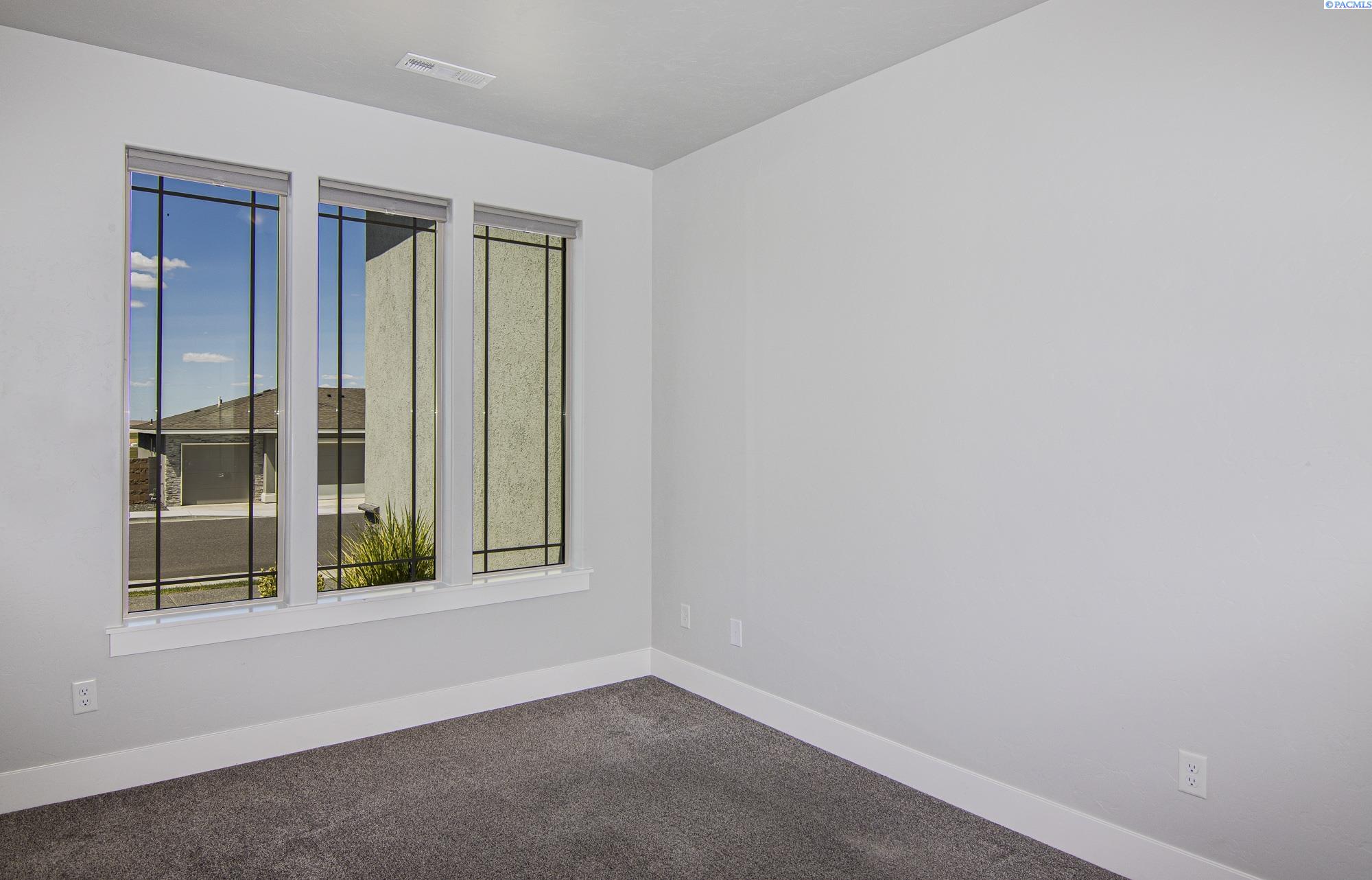 West Richland, Washington, 99353, United States, 5 Bedrooms Bedrooms, ,2 BathroomsBathrooms,Residential,For Sale,1873826