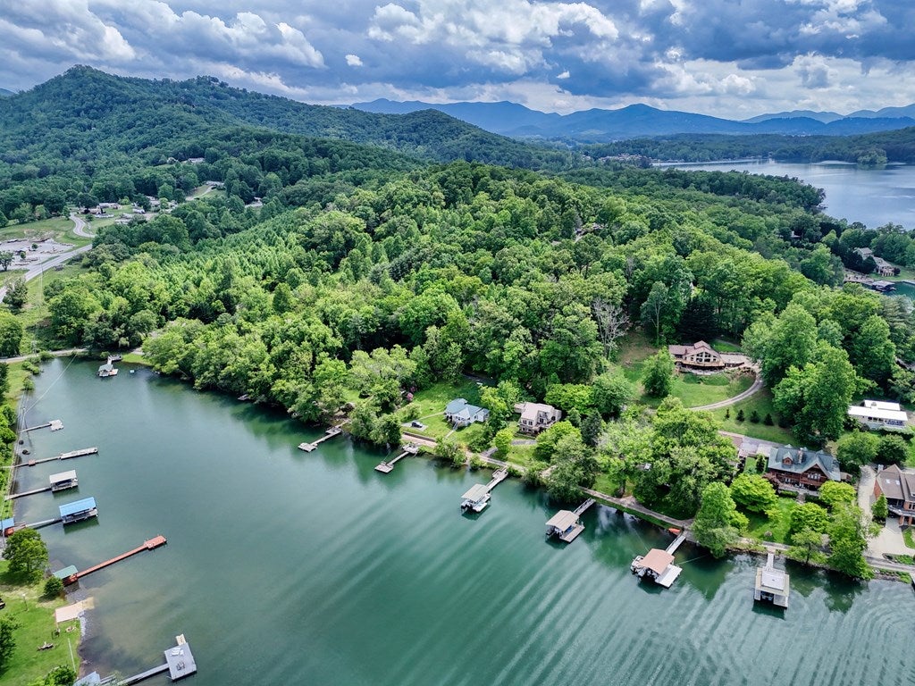 Hayesville, North Carolina, 28904, United States, 3 Bedrooms Bedrooms, ,3 BathroomsBathrooms,Residential,For Sale,1862322