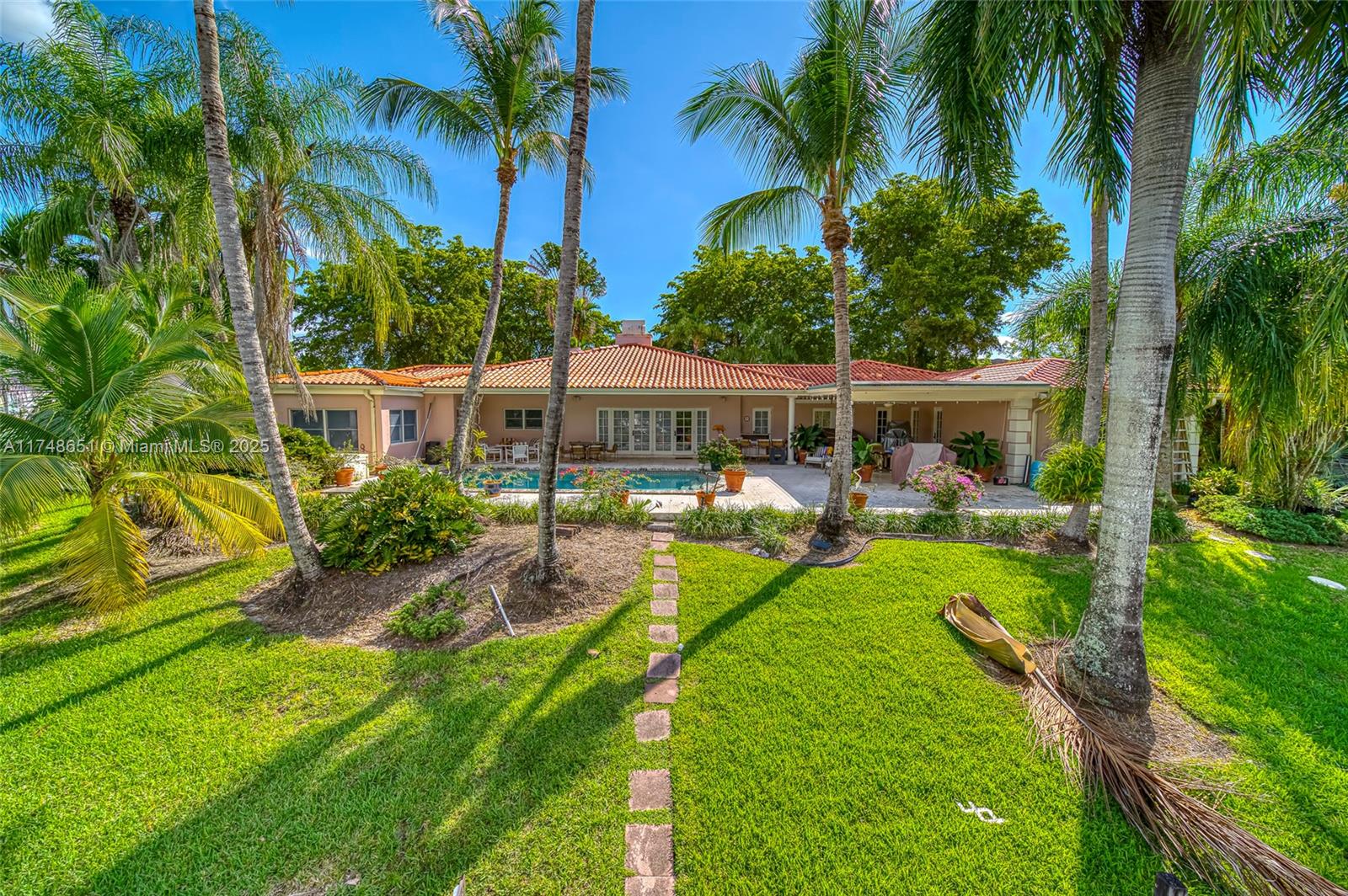 Coral Gables, Florida, 33156, United States, 5 Bedrooms Bedrooms, ,4 BathroomsBathrooms,Residential,For Sale,1712227