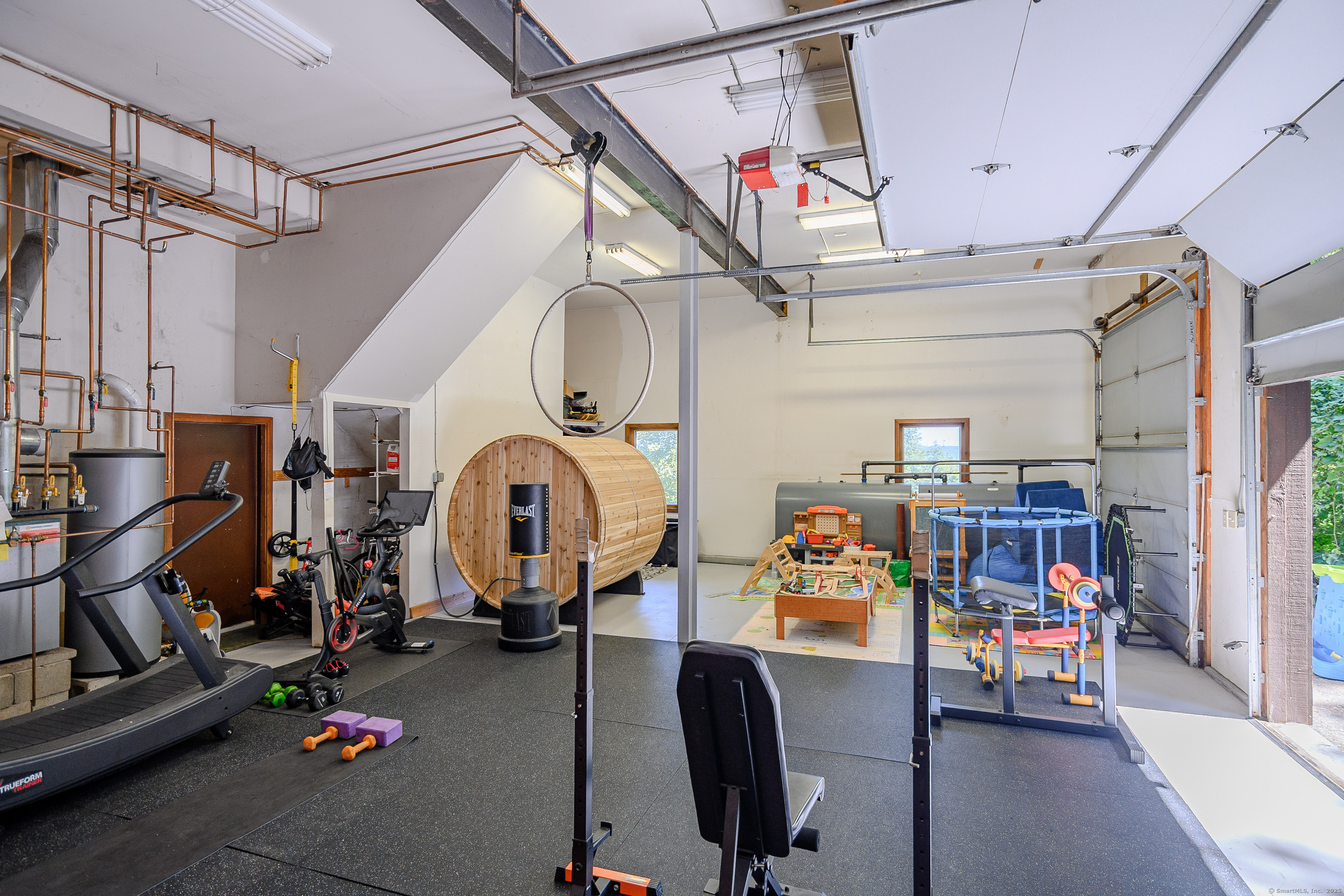 New Fairfield, Connecticut, 06812, United States, 3 Bedrooms Bedrooms, ,3 BathroomsBathrooms,Residential,For Sale,1966702