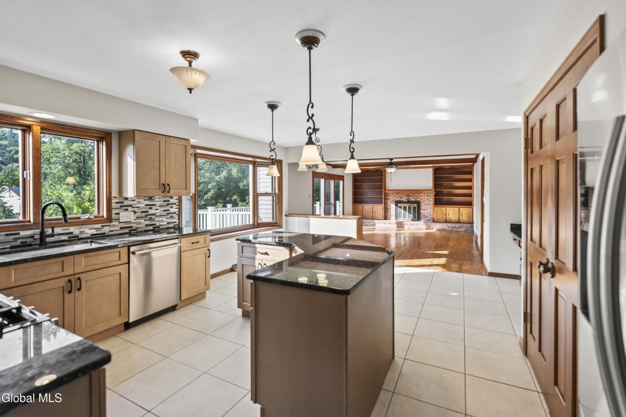 Niskayuna, New York, 12309, United States, 6 Bedrooms Bedrooms, ,4 BathroomsBathrooms,Residential,For Sale,1906999