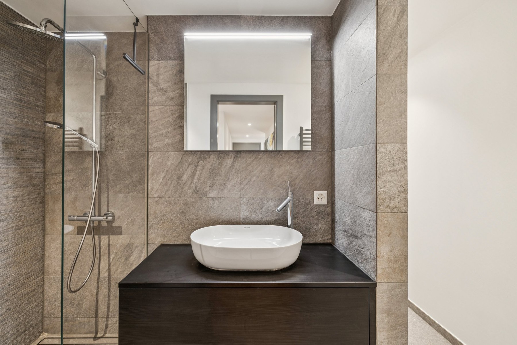  STUNNING, RENOVATED DUPLEX WITH LOTS OF CHARACTER - 物件實景
