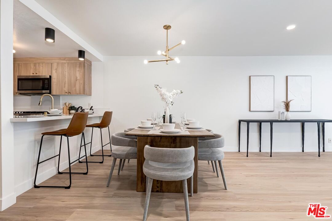 Los Angeles, California, 90025, United States, 2 Bedrooms Bedrooms, ,2 BathroomsBathrooms,Residential,For Sale,2003493