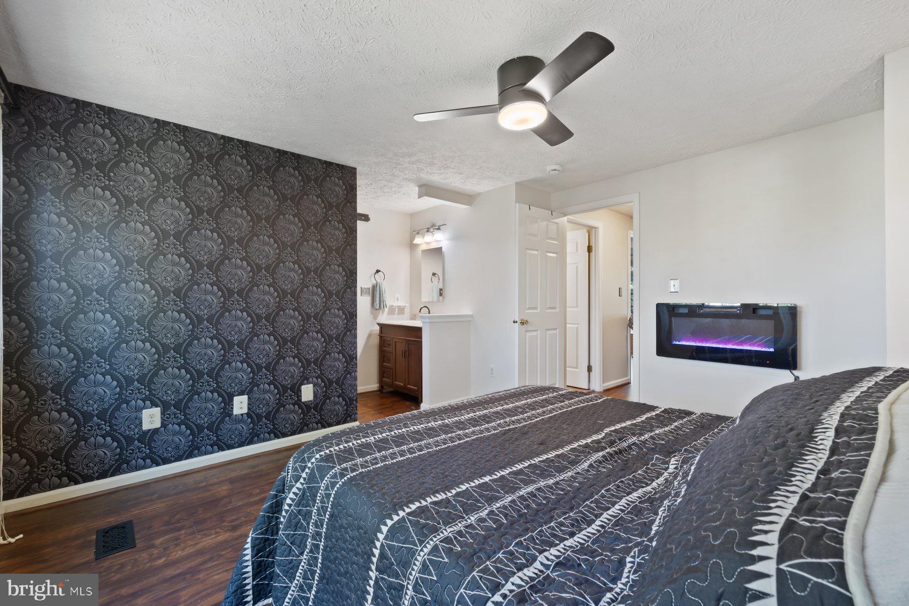 Centreville, Virginia, 20121, United States, 3 Bedrooms Bedrooms, ,4 BathroomsBathrooms,Residential,For Sale,1974352