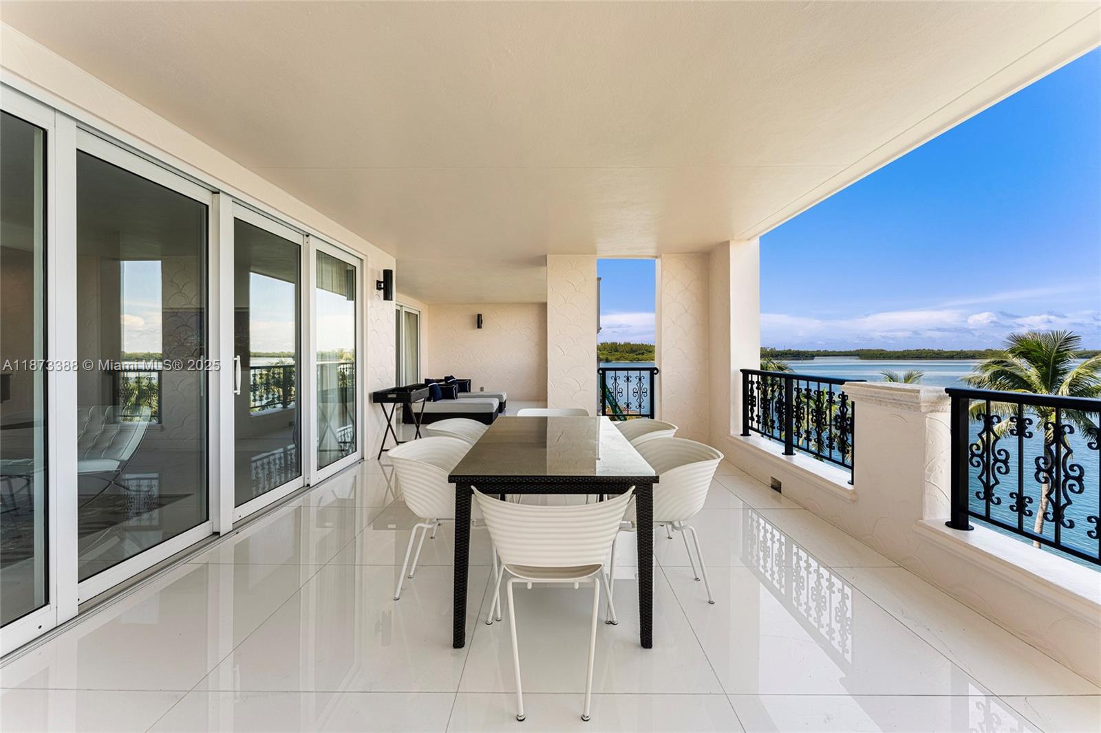 Miami, Florida, 33109, United States, 3 Bedrooms Bedrooms, ,3 BathroomsBathrooms,Residential,For Sale,1940936