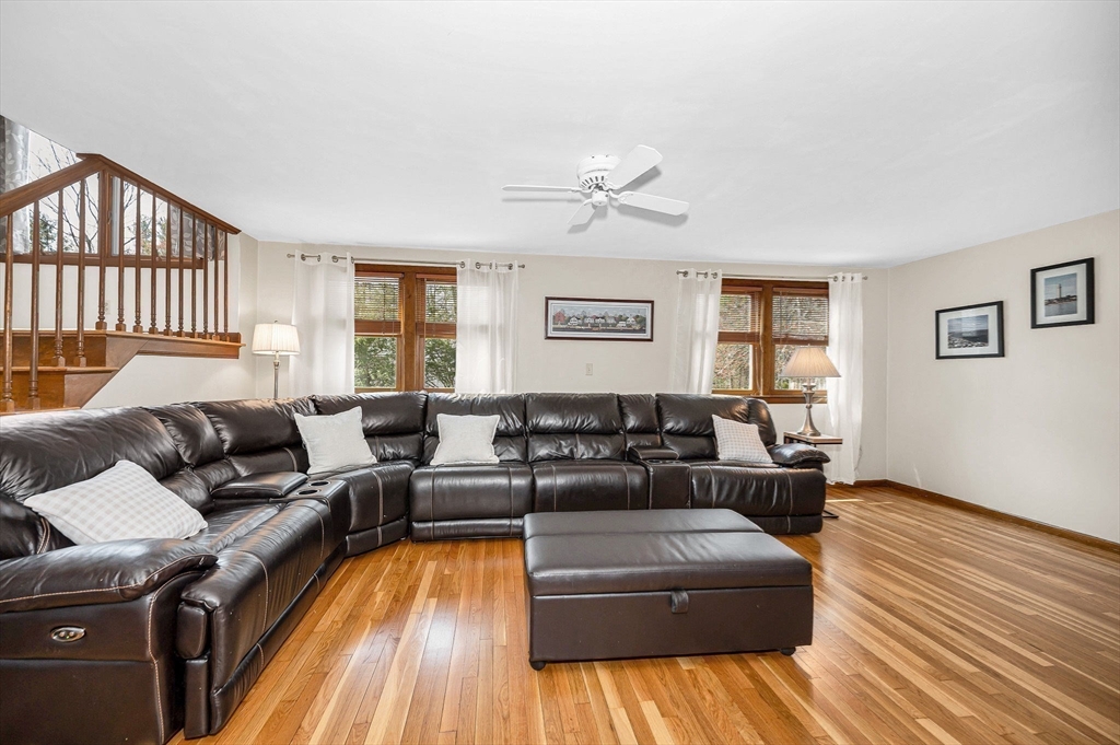 Billerica, Massachusetts, 01821, United States, 5 Bedrooms Bedrooms, ,4 BathroomsBathrooms,Residential,For Sale,2039558