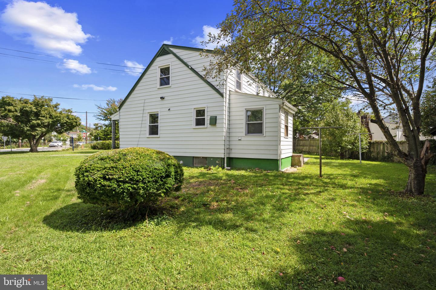 Silver Spring, Maryland, 20902, United States, 4 Bedrooms Bedrooms, ,3 BathroomsBathrooms,Residential,For Sale,1933511