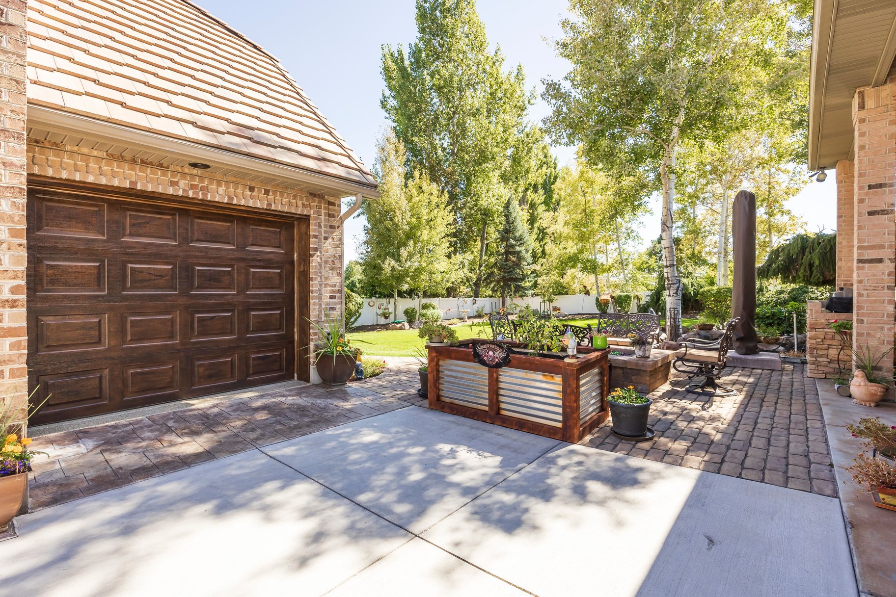  Custom South Jordan Rambler with Koi Pond, RV Parking & ADU Apartment - 物件實景