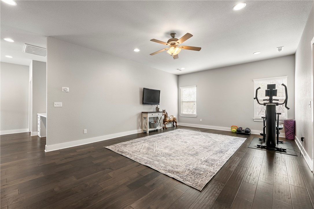 Fayetteville, Arkansas, 72701, United States, 4 Bedrooms Bedrooms, ,4 BathroomsBathrooms,Residential,For Sale,1895479