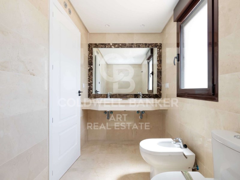 Estepona, Andalusia, ES, 3 Bedrooms Bedrooms, ,2 BathroomsBathrooms,Residential,For Sale,1876010