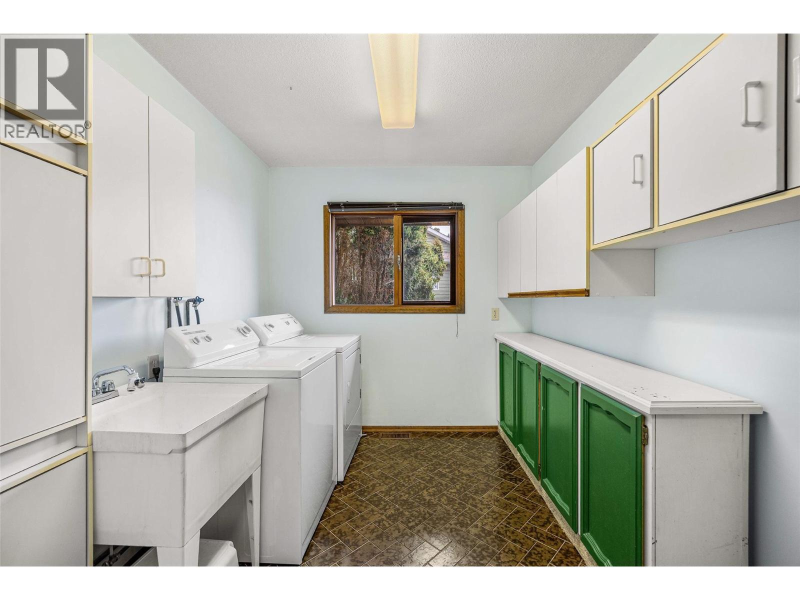 KELOWNA, British Columbia, V1V 1J5, CA, 2 Bedrooms Bedrooms, ,2 BathroomsBathrooms,Residential,For Sale,1948319