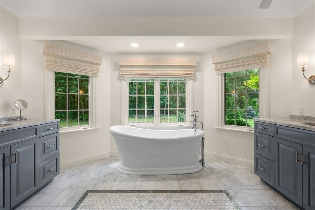 Southborough, Massachusetts, 01772, United States, 4 Bedrooms Bedrooms, ,5 BathroomsBathrooms,Residential,For Sale,2000512