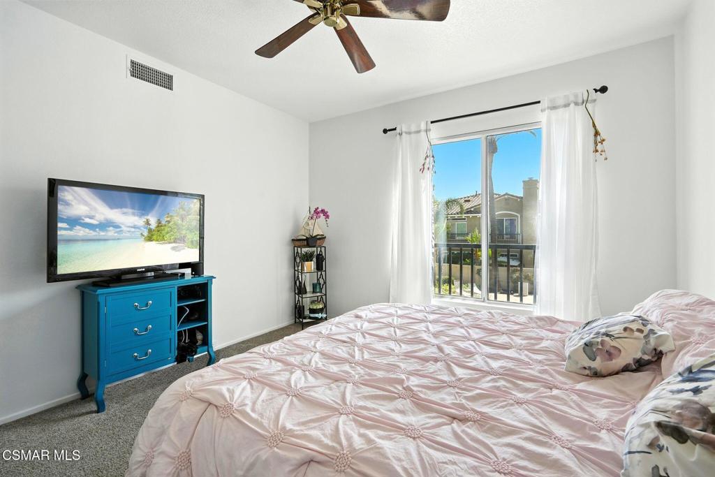 Moorpark, California, 93021, United States, 2 Bedrooms Bedrooms, ,3 BathroomsBathrooms,Residential,For Sale,1937149