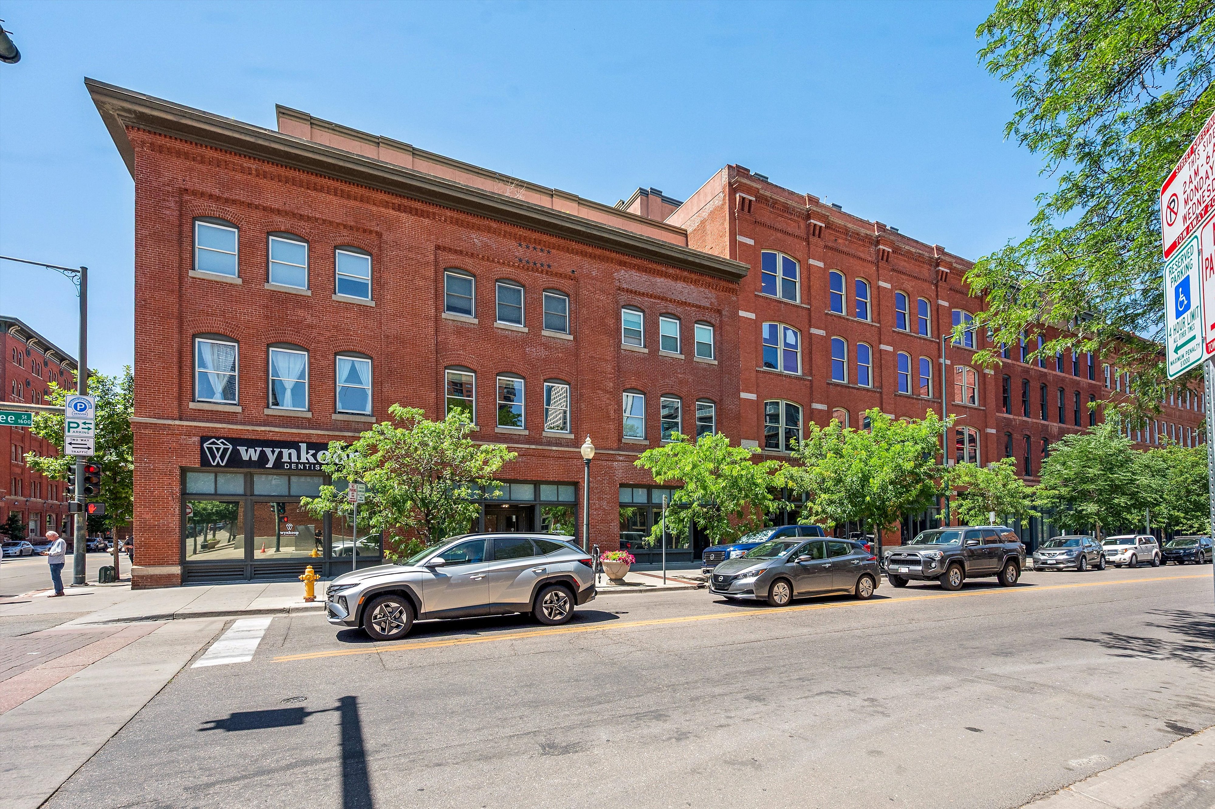 rare lodo loft gem – exposed brick, parking & walk to union  station - 物件實景