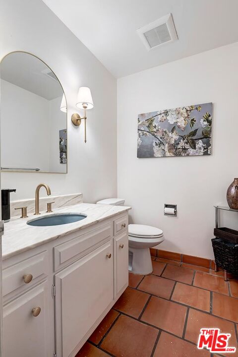 Los Angeles, California, 90008, United States, 4 Bedrooms Bedrooms, ,3 BathroomsBathrooms,Residential,For Sale,2001636