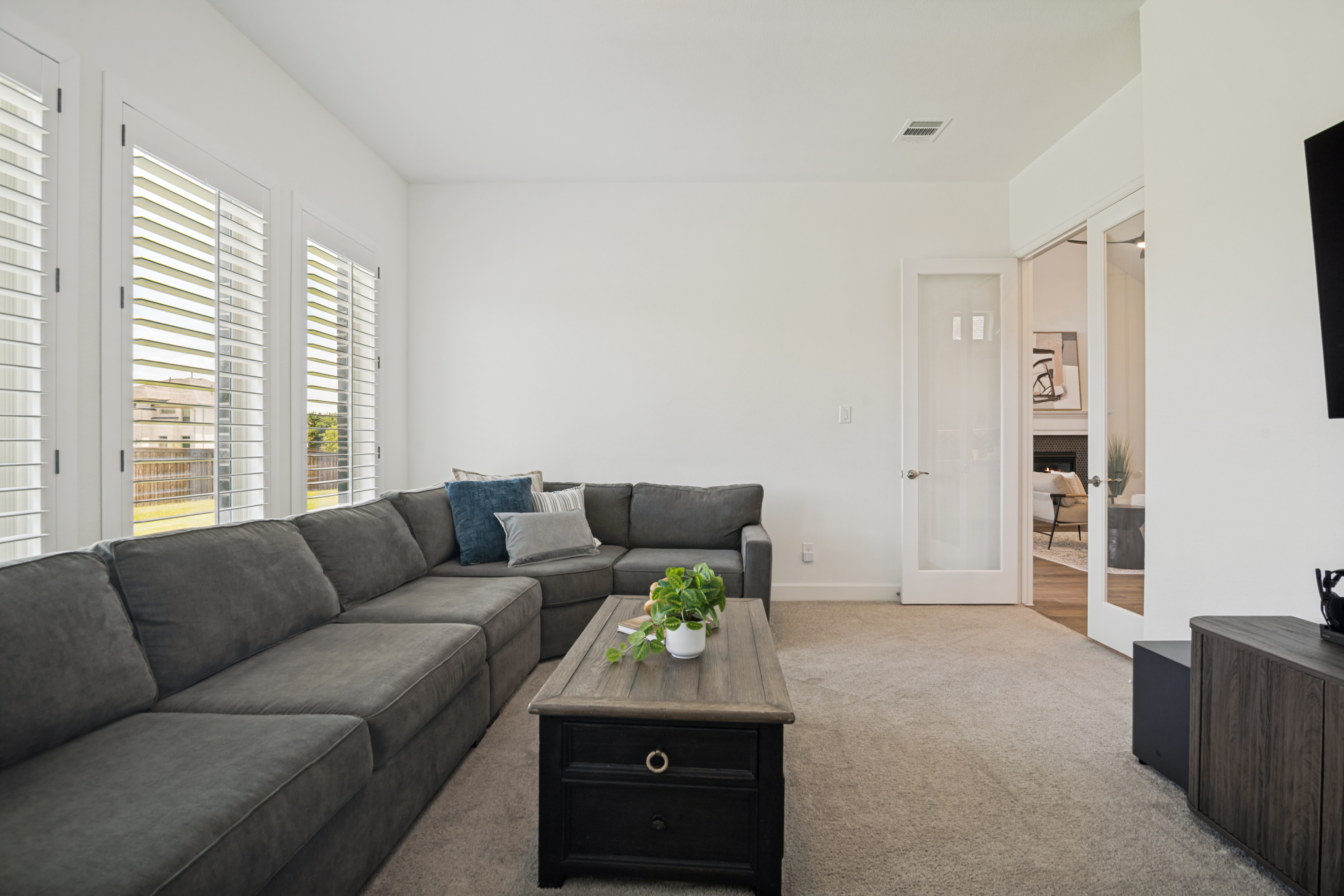  Better Than New  Perry Home on Expansive Nearly Half-Acre Lot - 物件實景