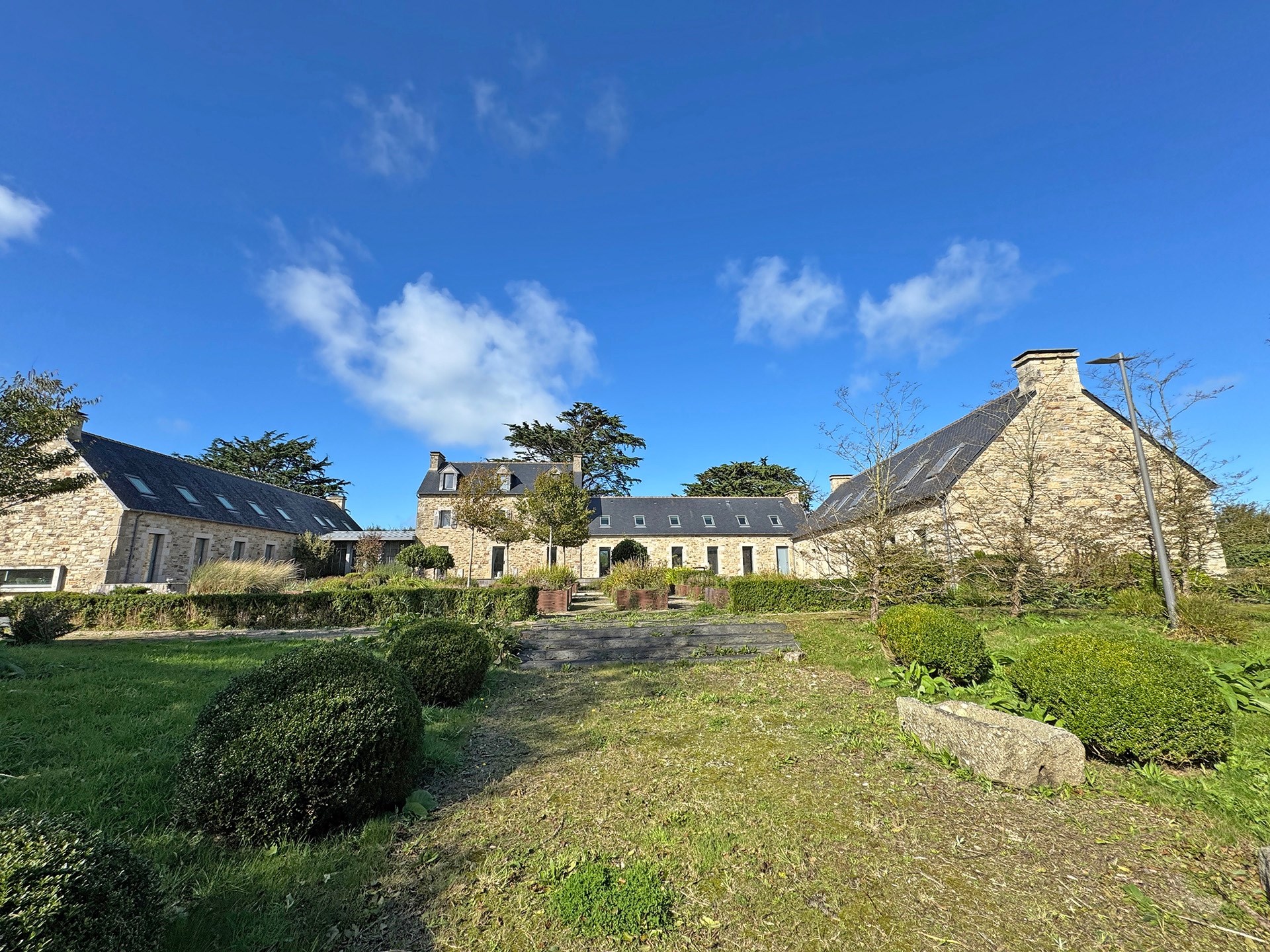 LANDEDA, LARGE HOUSE RENOVATED WITH TASTE AND ITS INDOOR SWIMMING POOL - 物件實景
