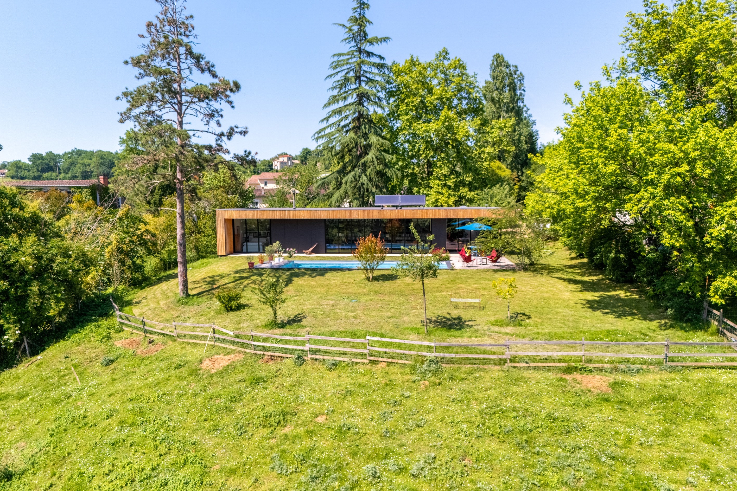 ON THE OUTSKIRTS OF BORDEAUX – AN ELEGANT BIOCLIMATIC ARCHITECT-DESIGNED HOUSE … - 物件實景