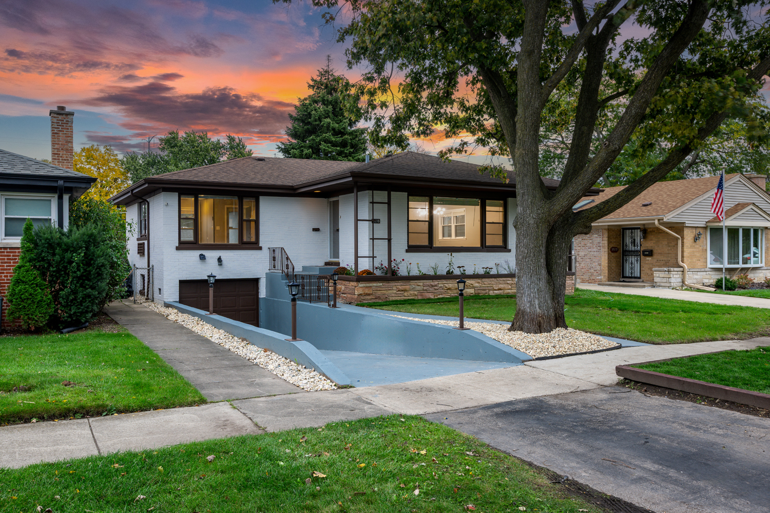 Skokie, Illinois, 60077, United States, 3 Bedrooms Bedrooms, ,2 BathroomsBathrooms,Residential,For Sale,1990753