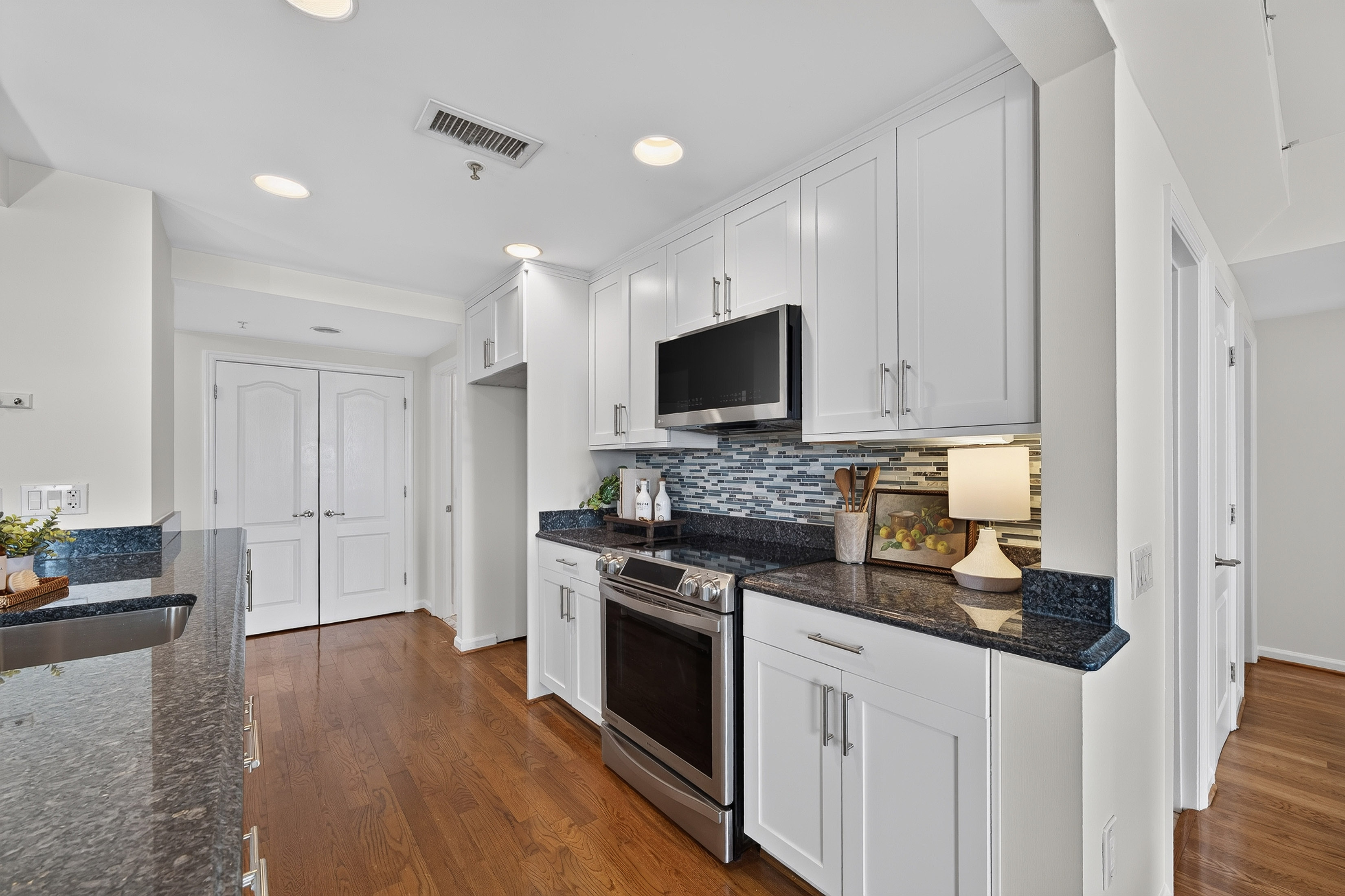  Welcome to Unit 2150 at The Oaks at Buckhead - 物件實景