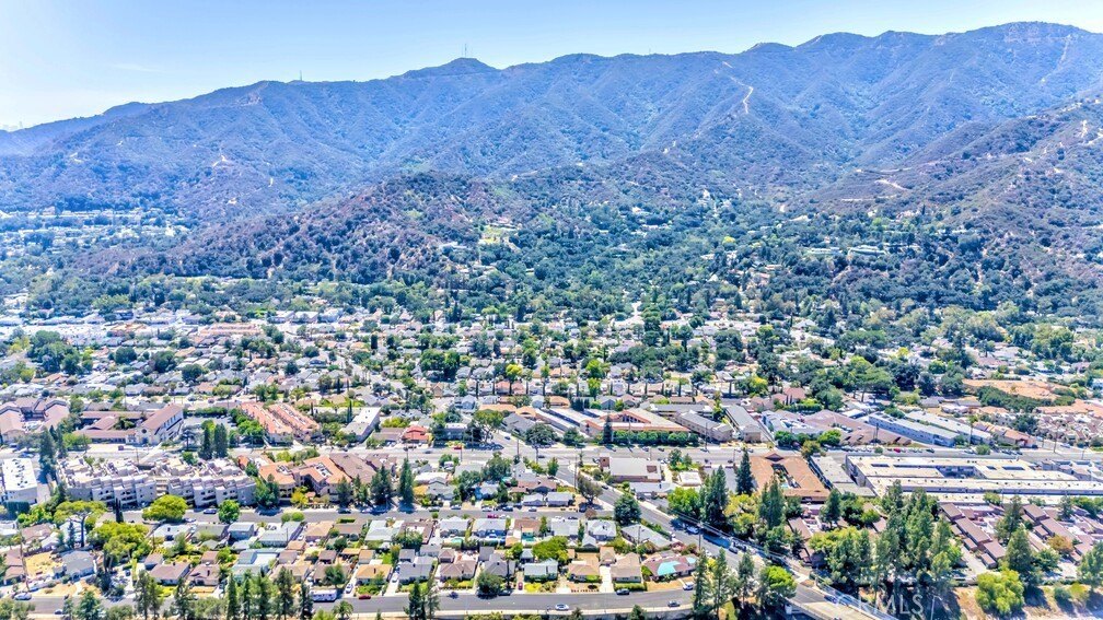 La Crescenta, California, 91214, United States, 3 Bedrooms Bedrooms, ,2 BathroomsBathrooms,Residential,For Sale,1926243