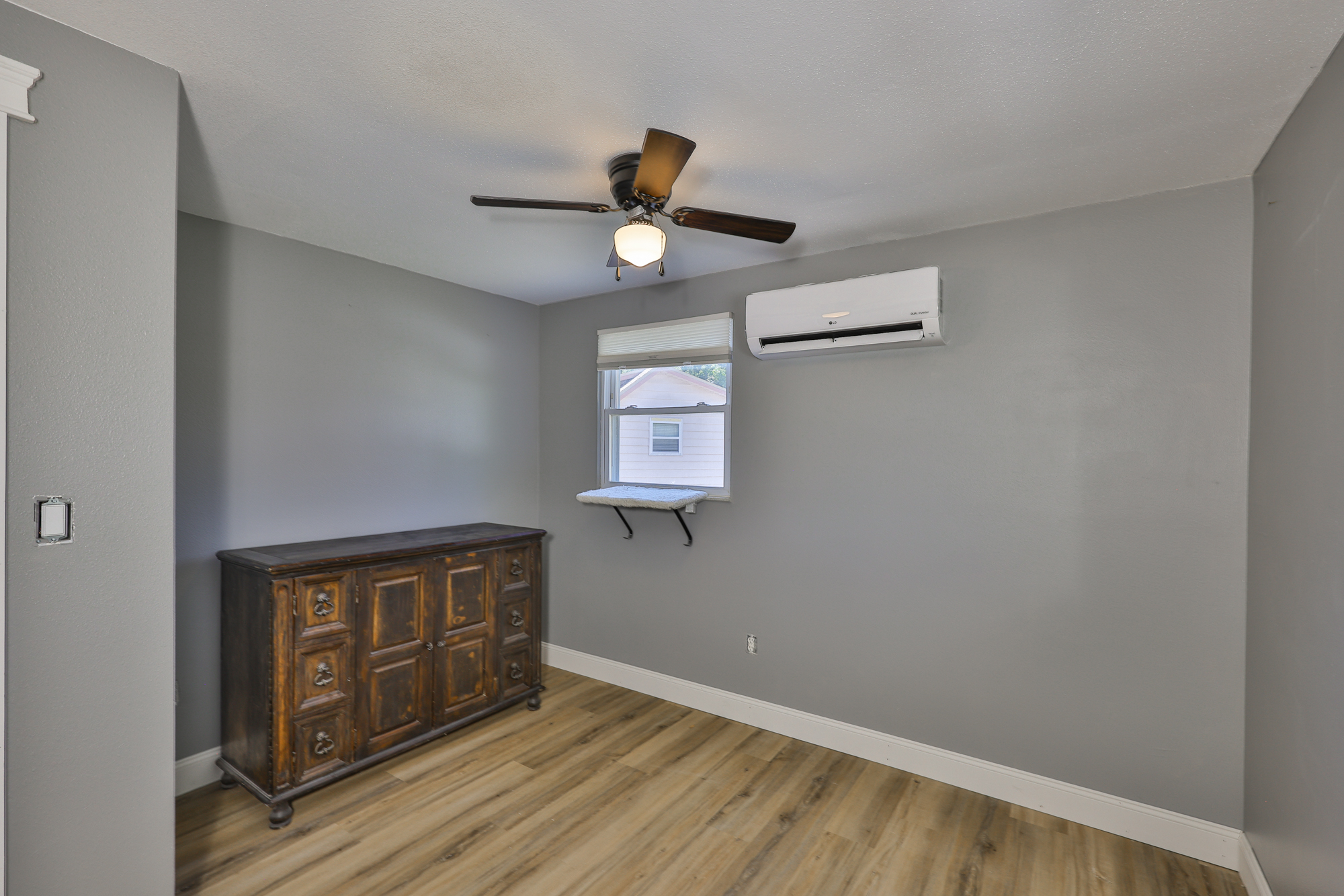 Seminole, Florida, 33772, United States, 3 Bedrooms Bedrooms, ,2 BathroomsBathrooms,Residential,For Sale,1978971