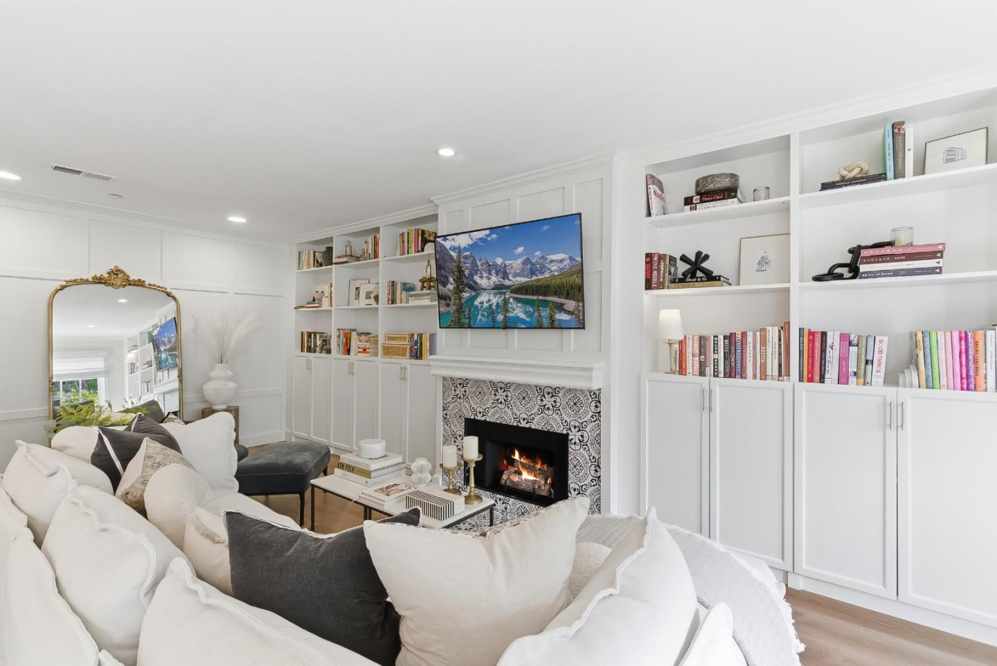 Menlo Park, California, 94025, United States, 1 Bedroom Bedrooms, ,1 BathroomBathrooms,Residential,For Sale,1992903