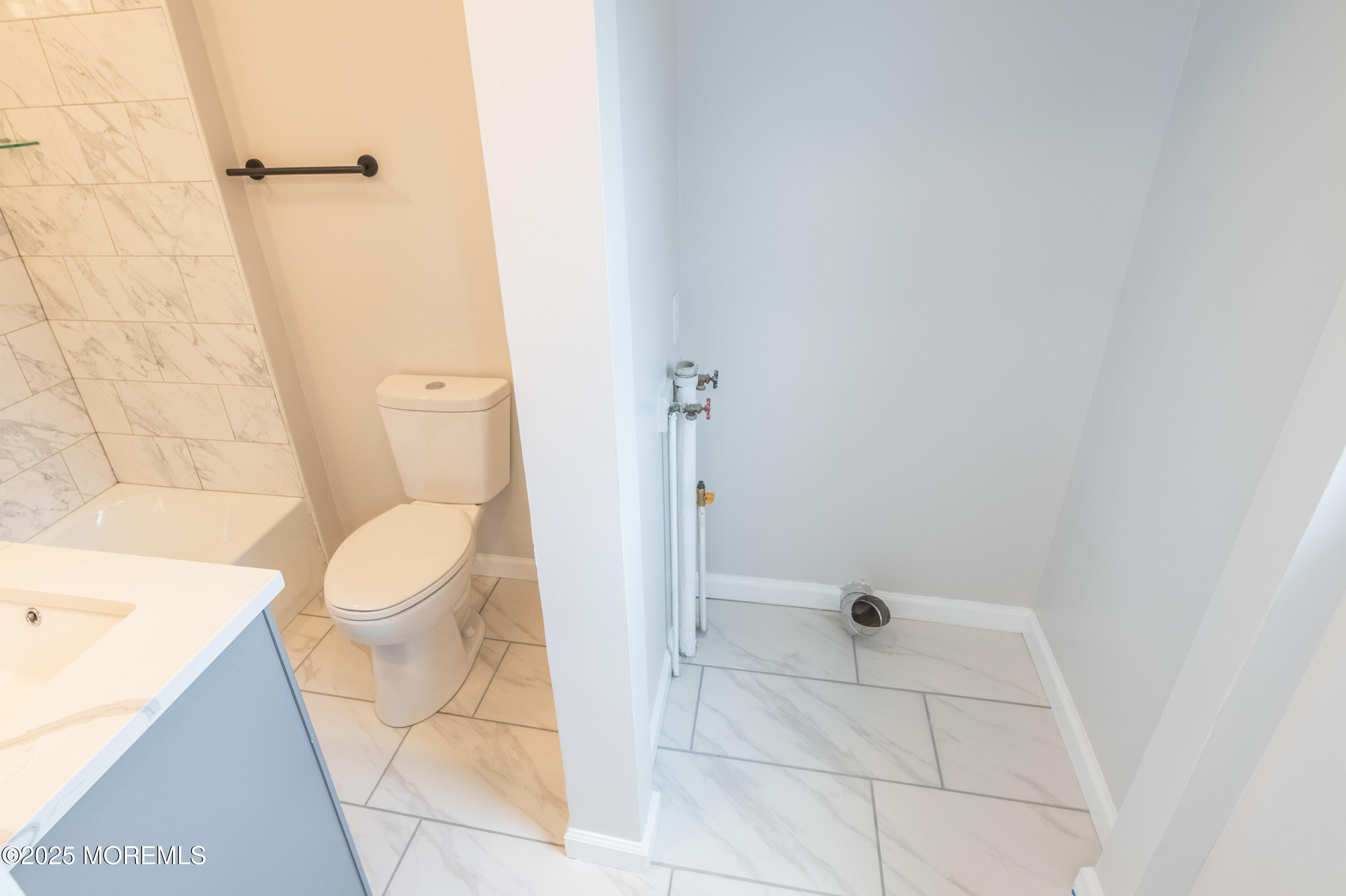 Englishtown, New Jersey, 07726, United States, 6 Bedrooms Bedrooms, ,4 BathroomsBathrooms,Residential,For Sale,1908199
