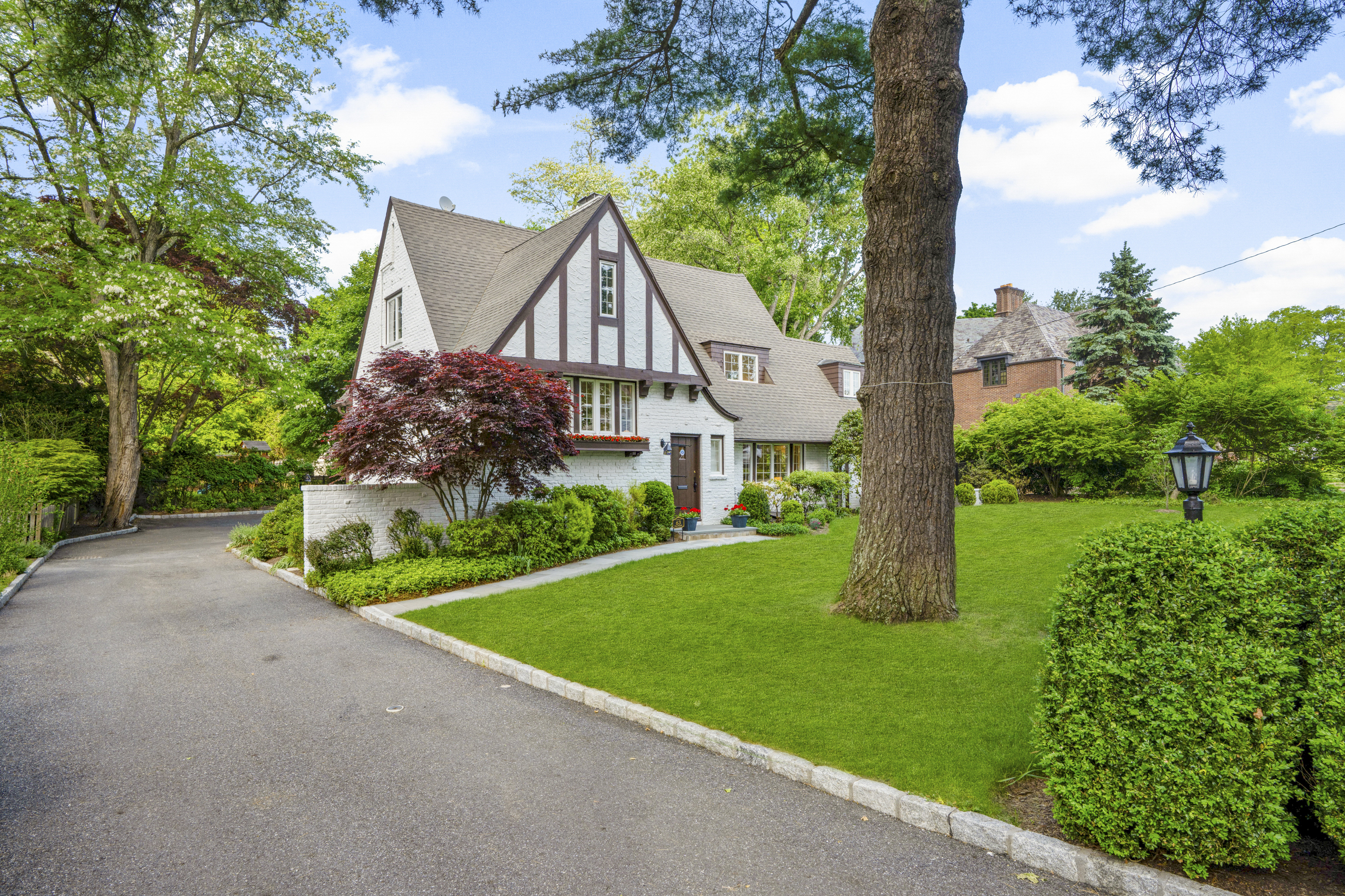  Storybook Greenhaven Tudor - 物件實景