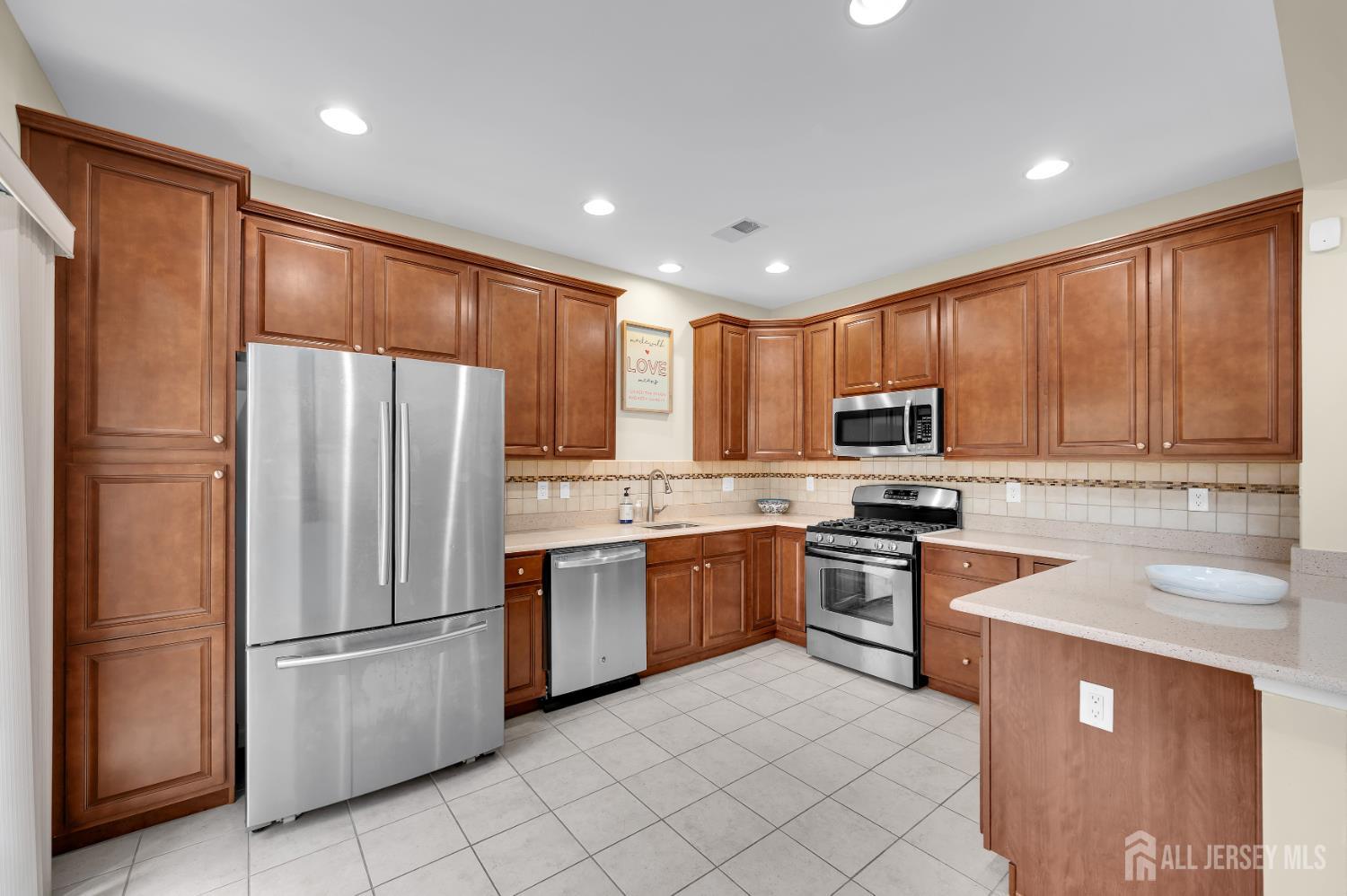 North Brunswick, New Jersey, 08902, United States, 3 Bedrooms Bedrooms, ,4 BathroomsBathrooms,Residential,For Sale,1987808