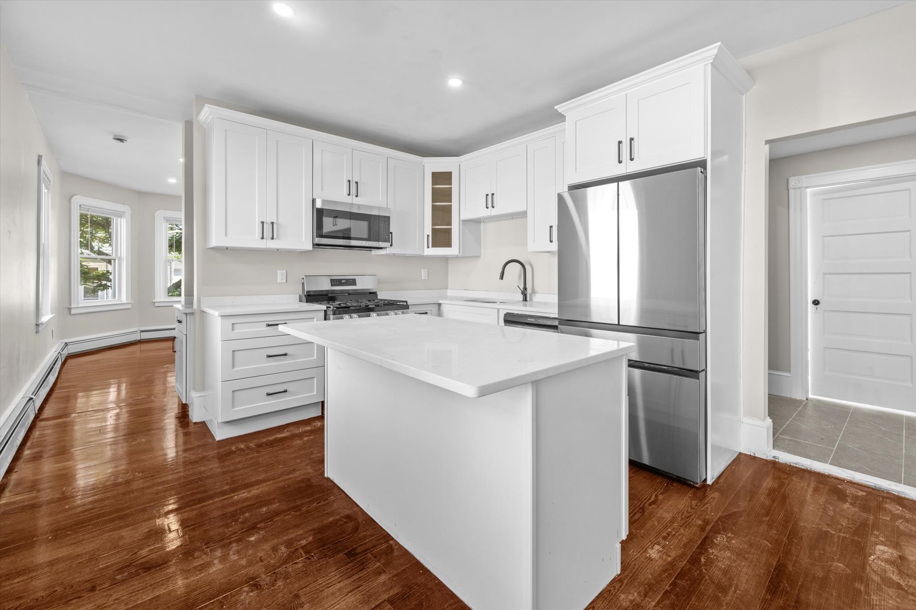 96-98 Clara St, New Bedford, MA, 02744 - 物件實景