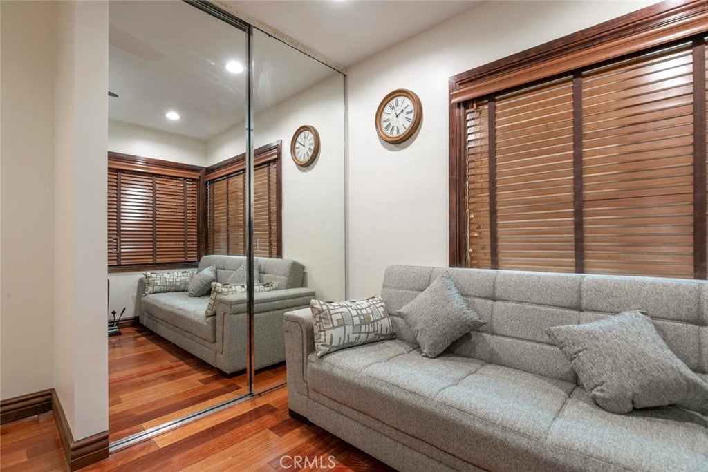 Glendale, California, 91201, United States, 4 Bedrooms Bedrooms, ,5 BathroomsBathrooms,Residential,For Sale,1969452