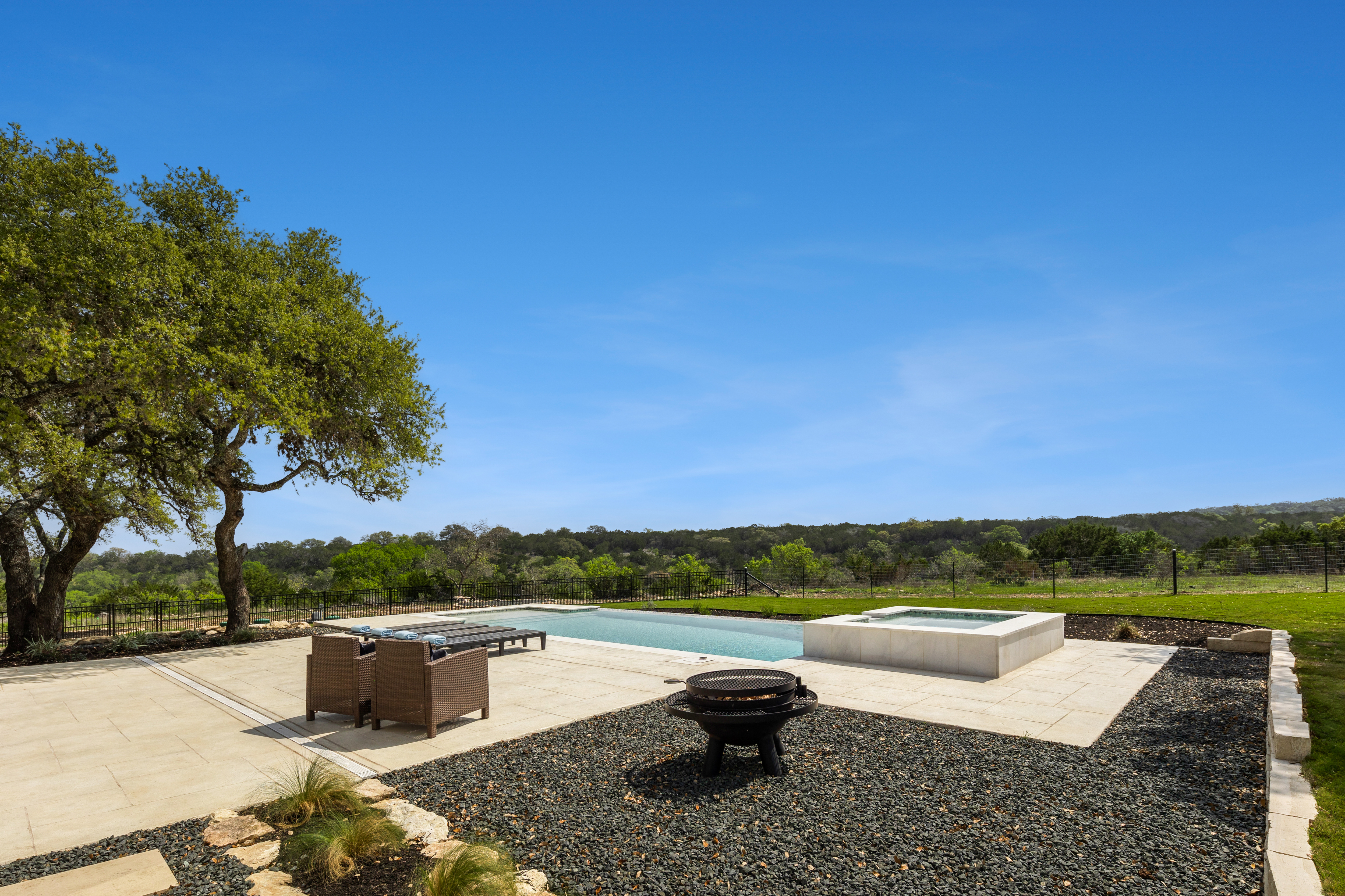  Private 15-Acre Estate with Modern Design and Scenic Hill Country Views - 物件實景