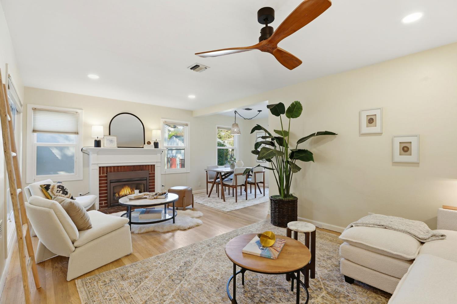 Sacramento, California, 95818, United States, 3 Bedrooms Bedrooms, ,1 BathroomBathrooms,Residential,For Sale,1989642