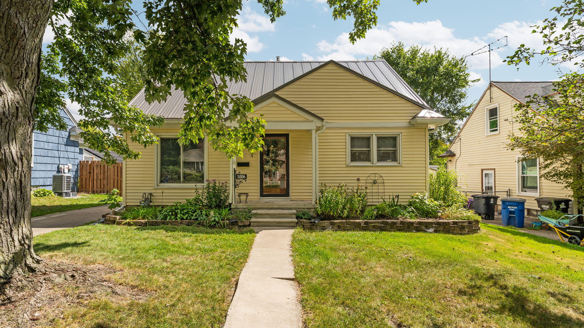 Ann Arbor, Michigan, 48103, United States, 3 Bedrooms Bedrooms, ,2 BathroomsBathrooms,Residential,For Sale,1937160