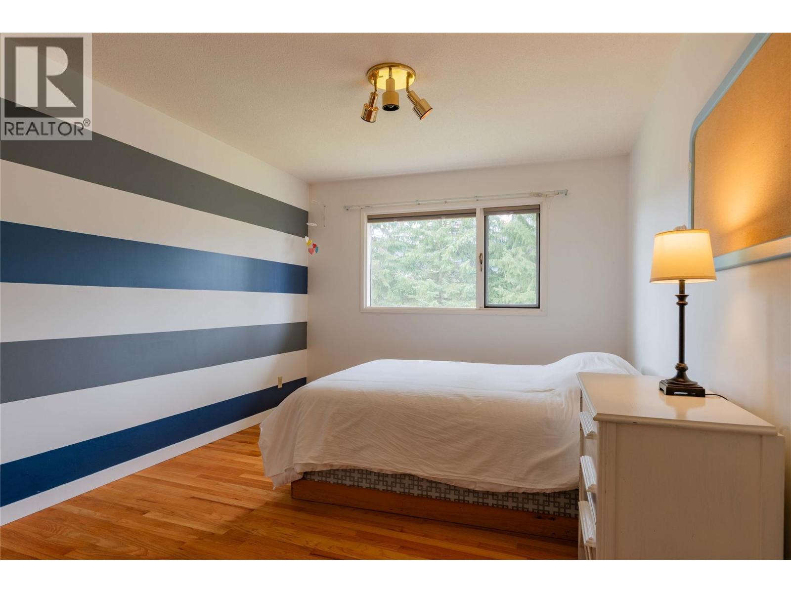 APPLEDALE, British Columbia, V0G 2J0, CA, 5 Bedrooms Bedrooms, ,2 BathroomsBathrooms,Residential,For Sale,1946998