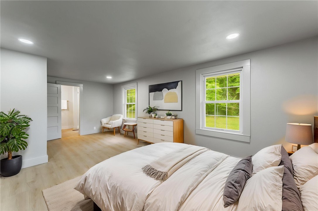 Fayetteville, Arkansas, 72704, United States, 5 Bedrooms Bedrooms, ,3 BathroomsBathrooms,Residential,For Sale,1805312