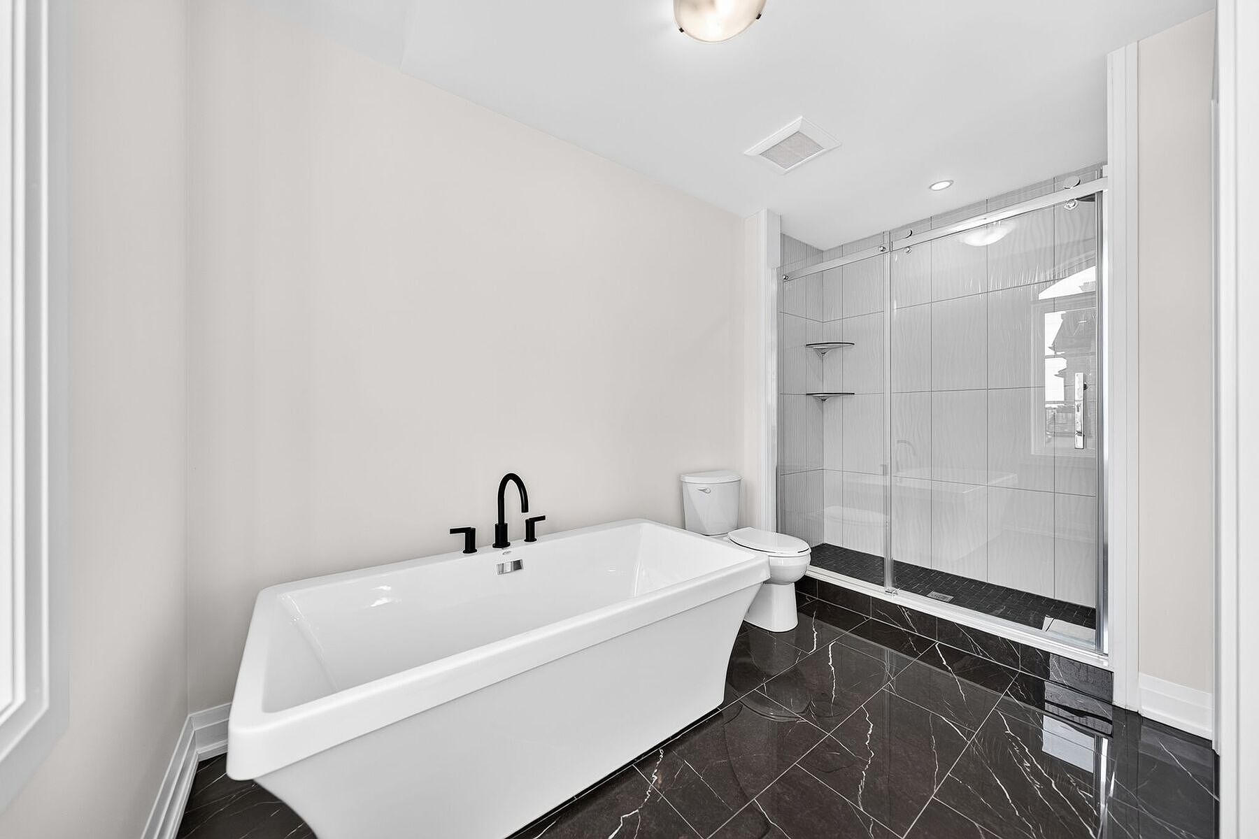  Brand New Luxurious Townhome - 物件實景