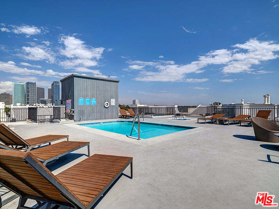 Los Angeles, California, 90025, United States, 3 Bedrooms Bedrooms, ,3 BathroomsBathrooms,Residential,For Sale,1947986