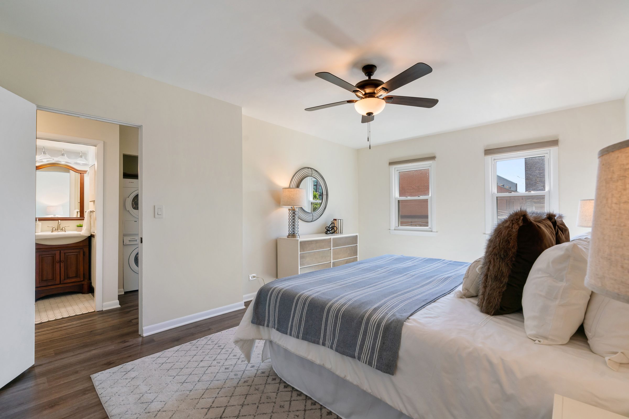  Spacious and Bright Condo in Prime Southeast Evanston Location - 物件實景