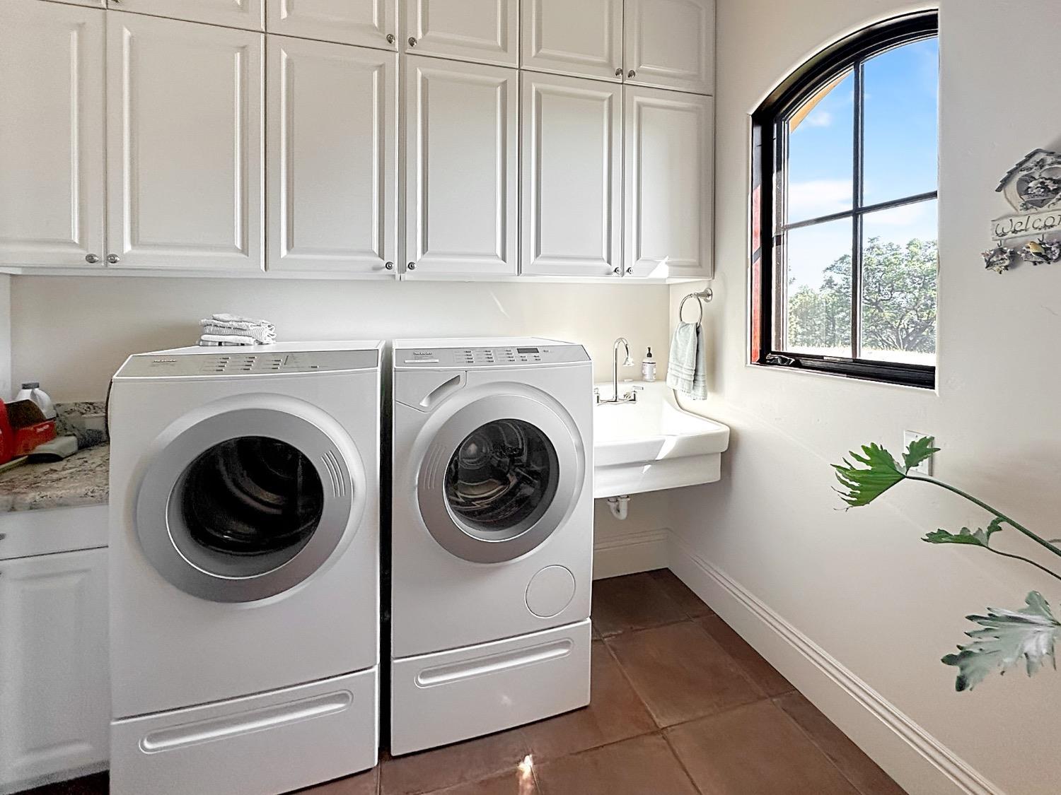 Grass Valley, California, 95949, United States, 4 Bedrooms Bedrooms, ,5 BathroomsBathrooms,Residential,For Sale,1974160