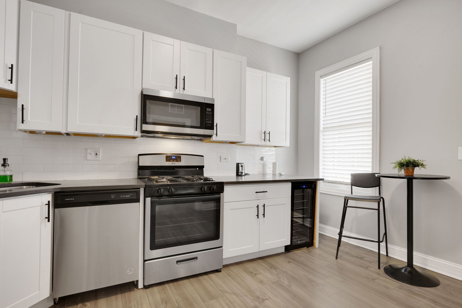 Chicago, Illinois, 60637, United States, 7 Bedrooms Bedrooms, ,Residential,For Sale,1699303