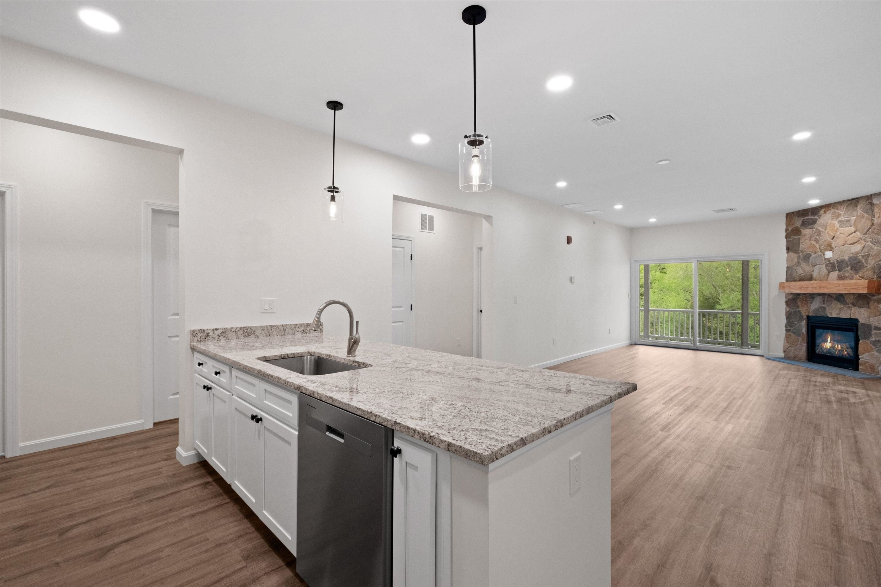 Lincoln, New Hampshire, 03251, United States, 4 Bedrooms Bedrooms, ,3 BathroomsBathrooms,Residential,For Sale,1922884