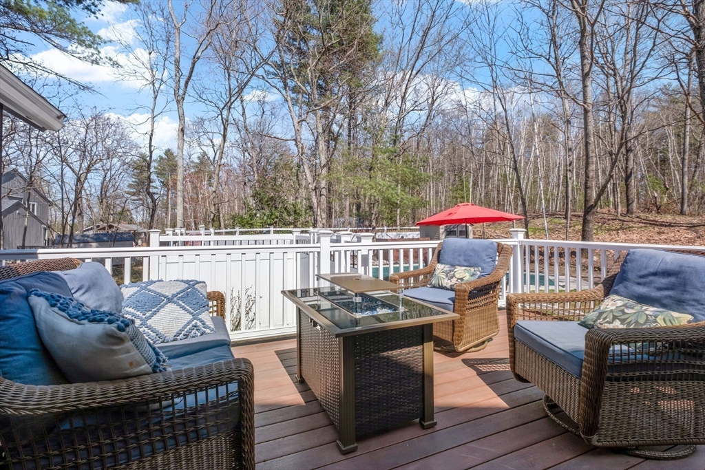 Derry, New Hampshire, 03038, United States, 3 Bedrooms Bedrooms, ,3 BathroomsBathrooms,Residential,For Sale,1928309
