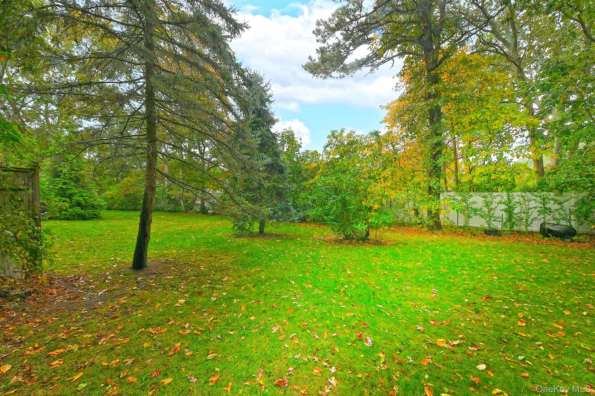 Holtsville, New York, 11742, United States, 3 Bedrooms Bedrooms, ,2 BathroomsBathrooms,Residential,For Sale,1964933