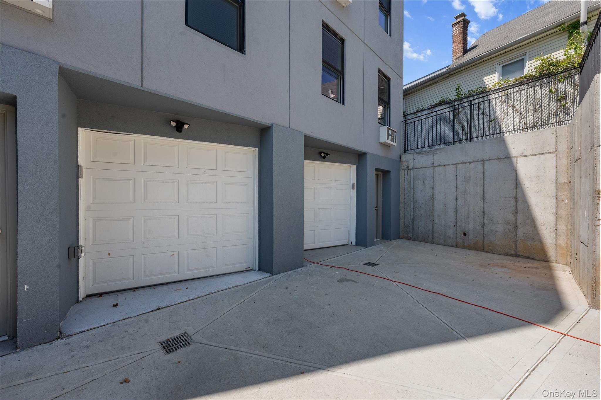 Bronx, New York, 10469, United States, 7 Bedrooms Bedrooms, ,5 BathroomsBathrooms,Residential,For Sale,1973799